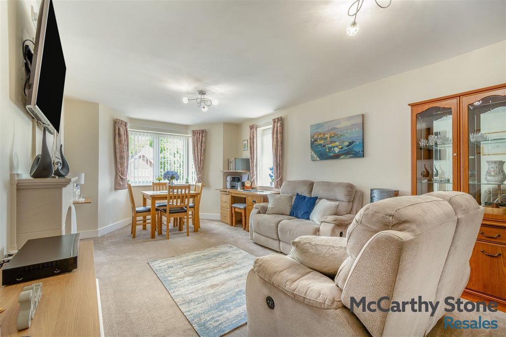 Property photo 2 of 30 8690183-Interior03.Jpg