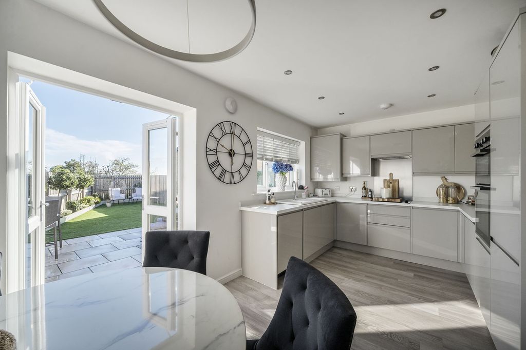 Property photo 2 of 21