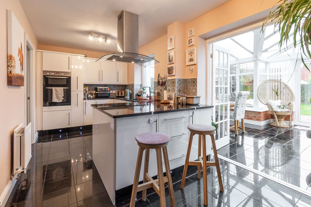 Property photo 3 of 47