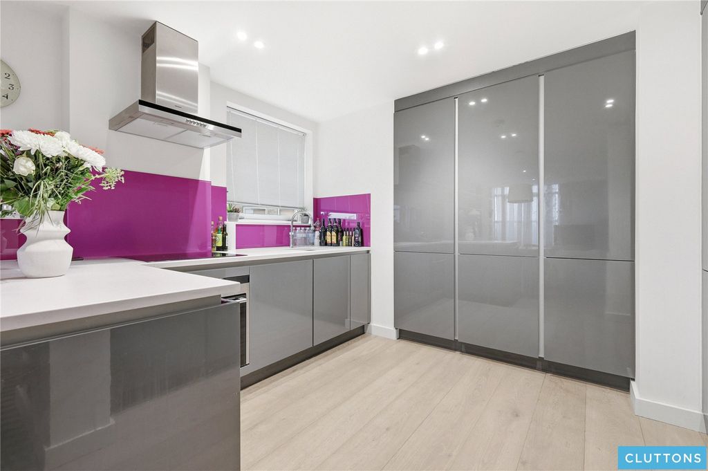 Property photo 2 of 12 Picture No. 15