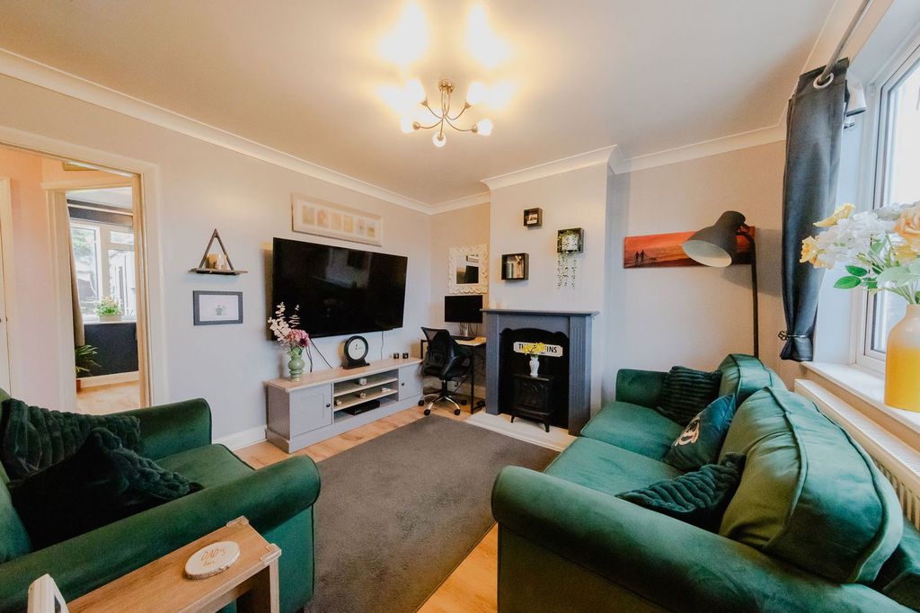 Property photo 2 of 17