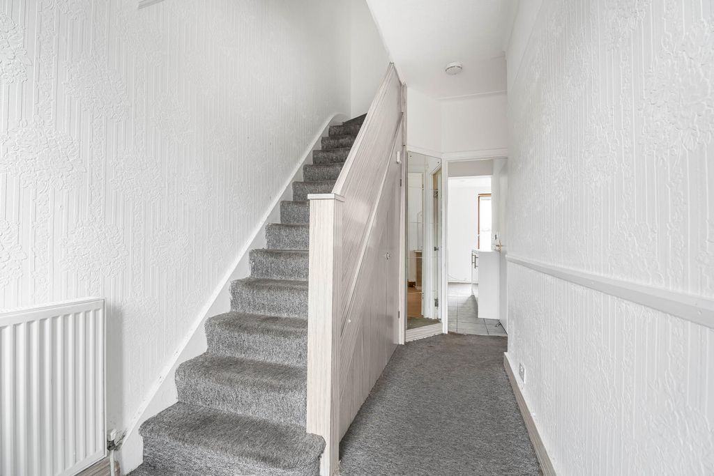 Property photo 2 of 27 Hallway