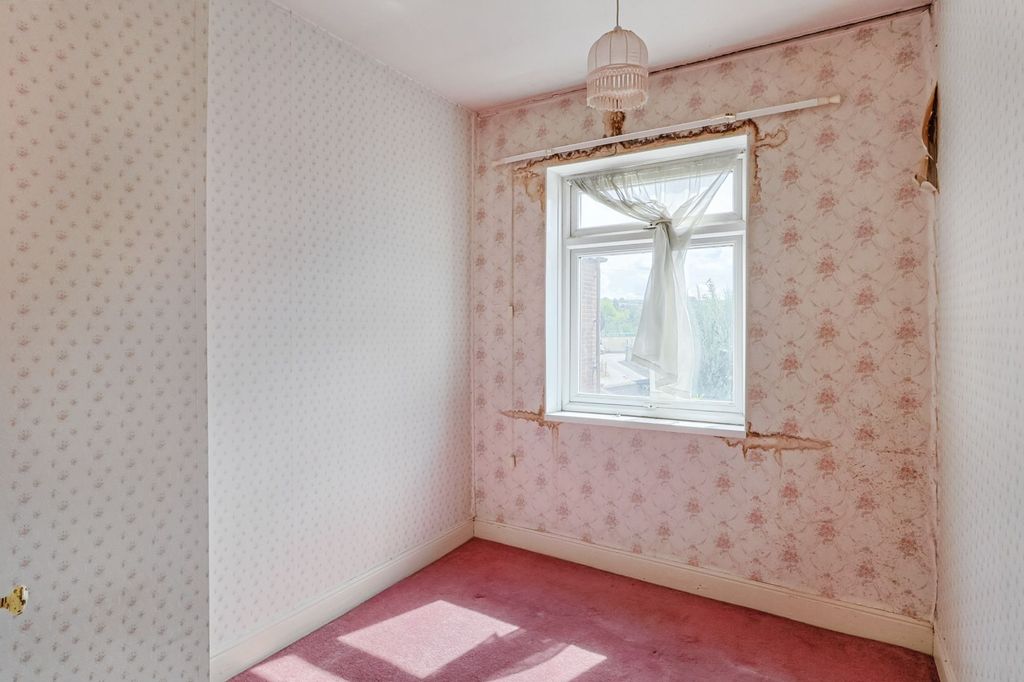 Property photo 2 of 19 7 Oldfield Road, Westbury, Wiltshire Ba13 3La