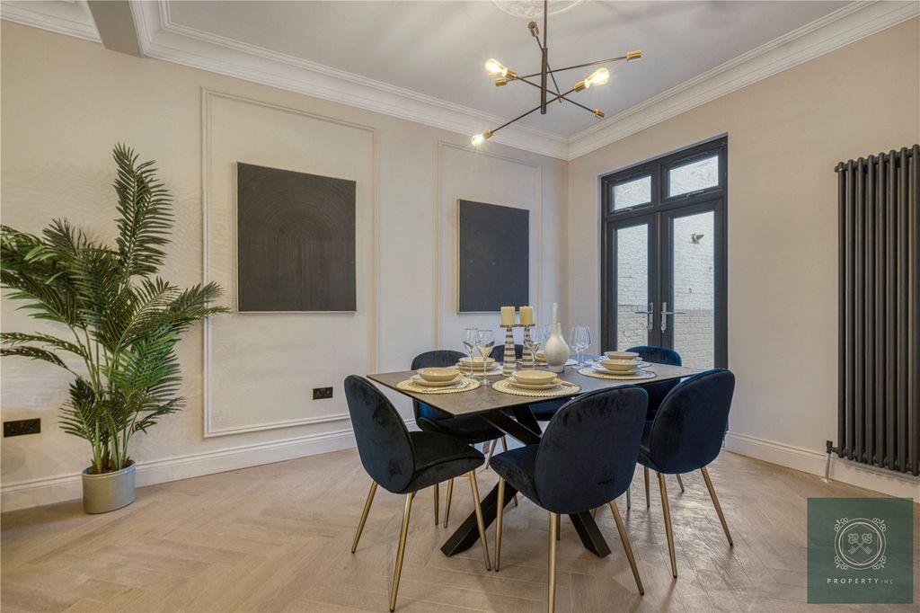 Property photo 3 of 35 Dining Room