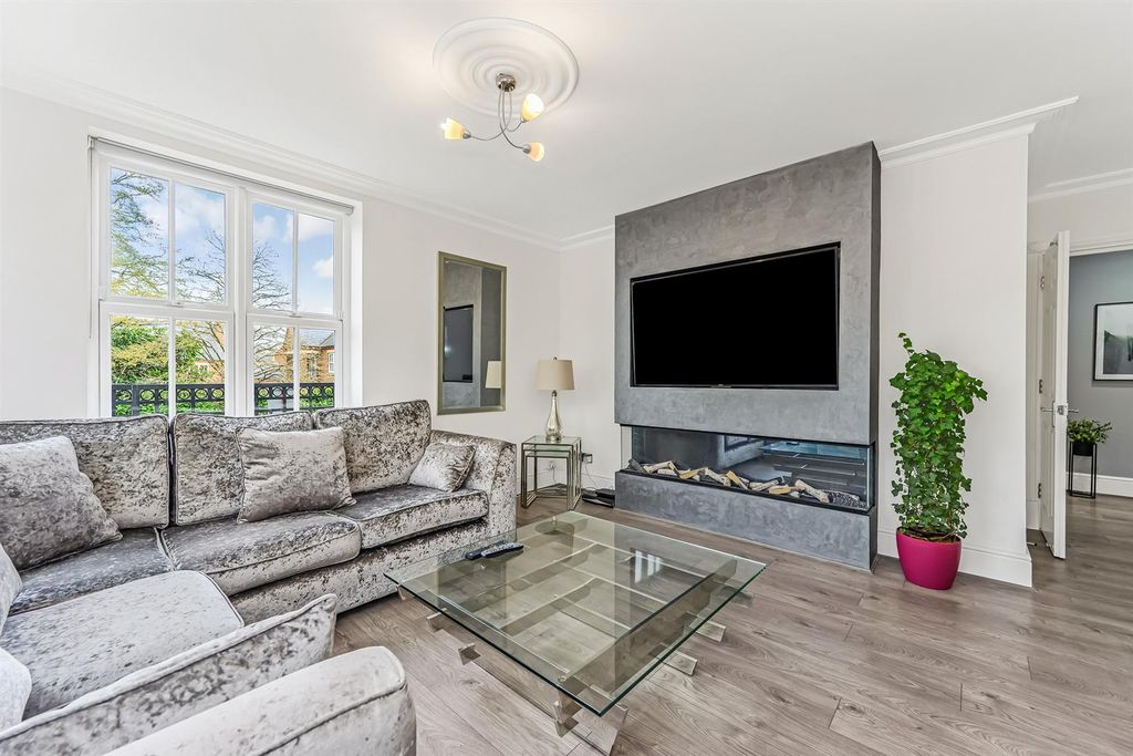 Property photo 3 of 17 3 Bradfield House-9.Jpg