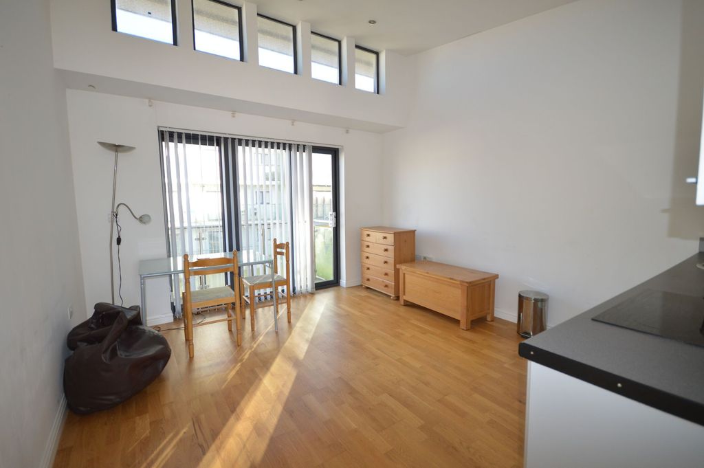 Property photo 2 of 6 Photo 4