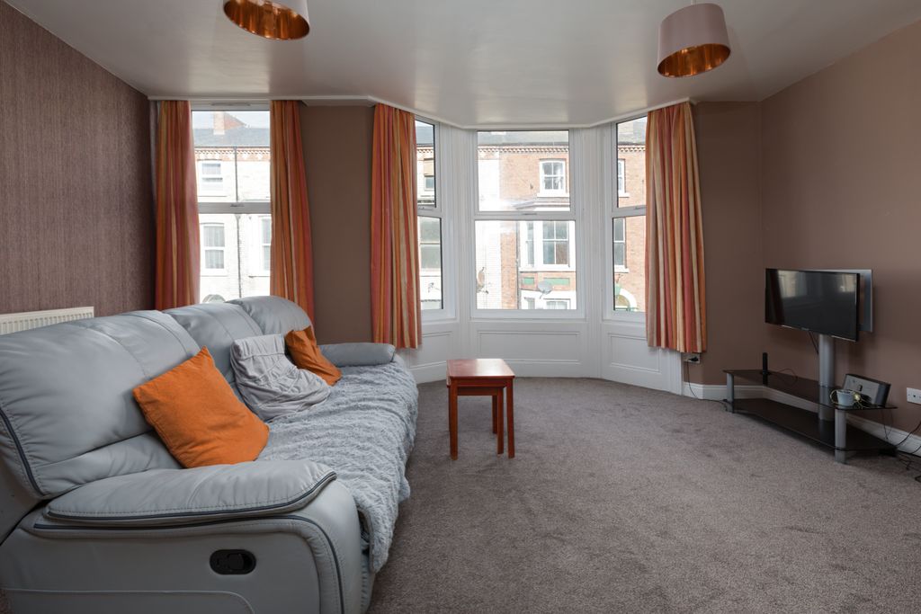 Property photo 2 of 25