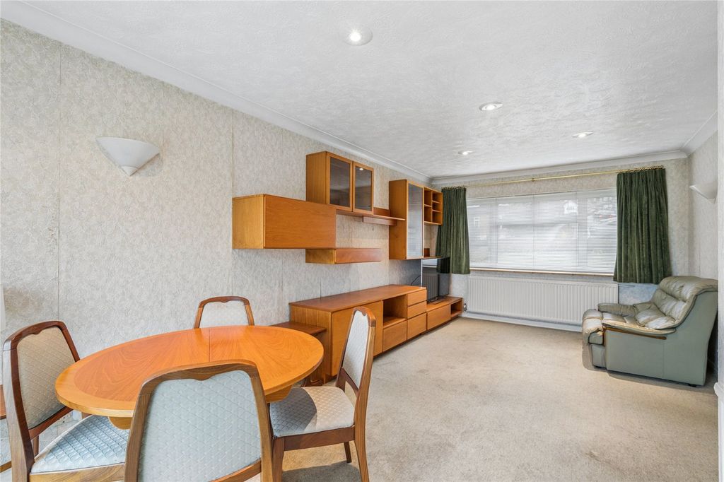 Property photo 2 of 18 Sitting Room