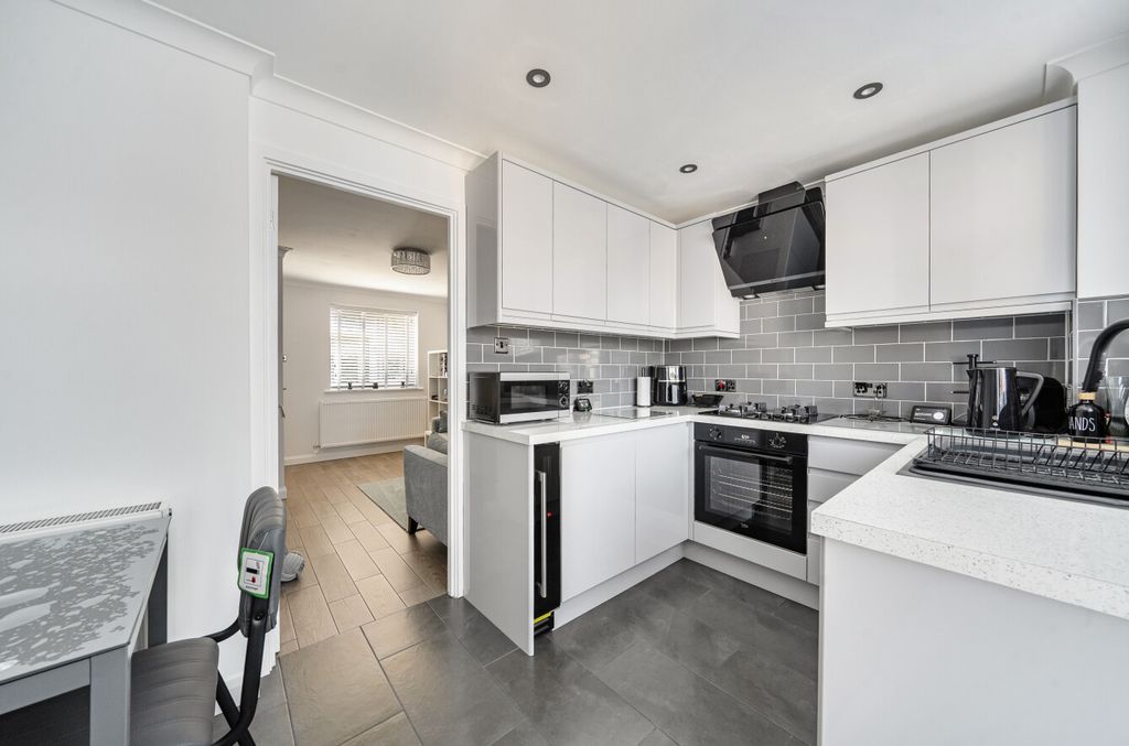 Property photo 2 of 12 15027855