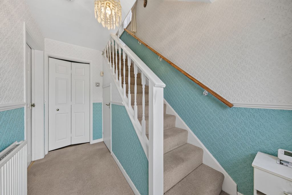 Property photo 2 of 34