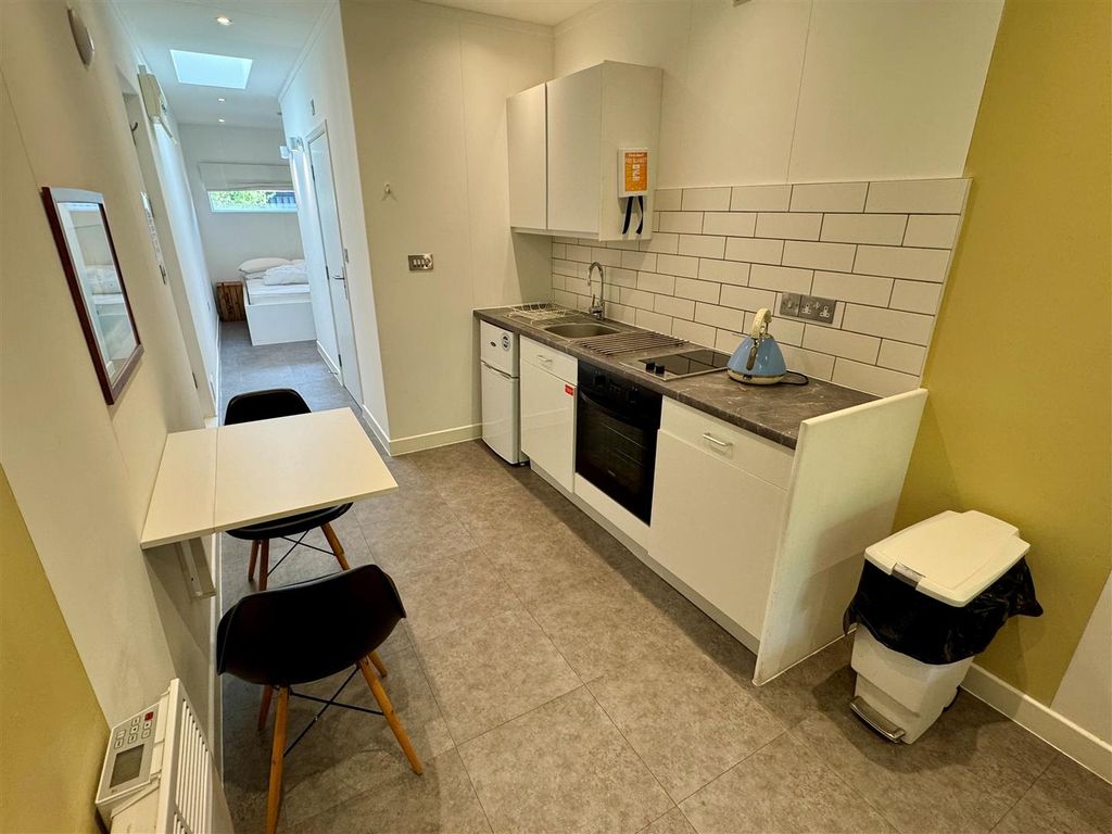 Property photo 3 of 9 4 Drydock Kitchen