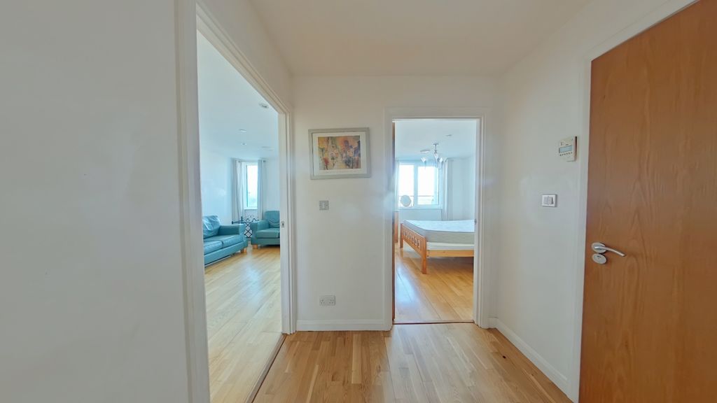 Property photo 2 of 7 Entrance Hall