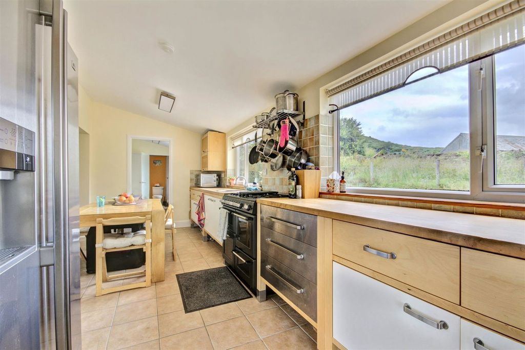 Property photo 3 of 24