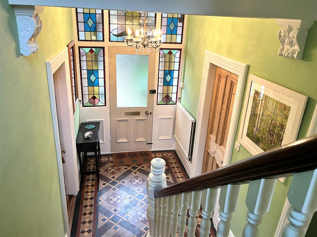 Property photo 2 of 40