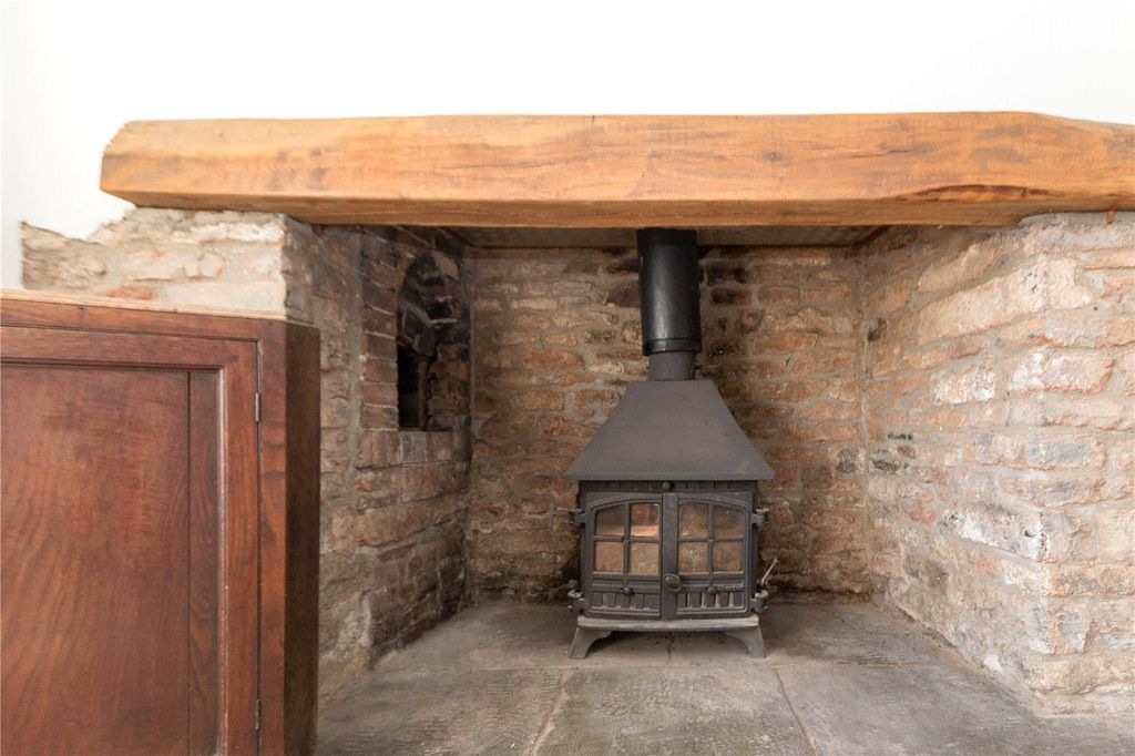 Property photo 2 of 21 Picture No. 32