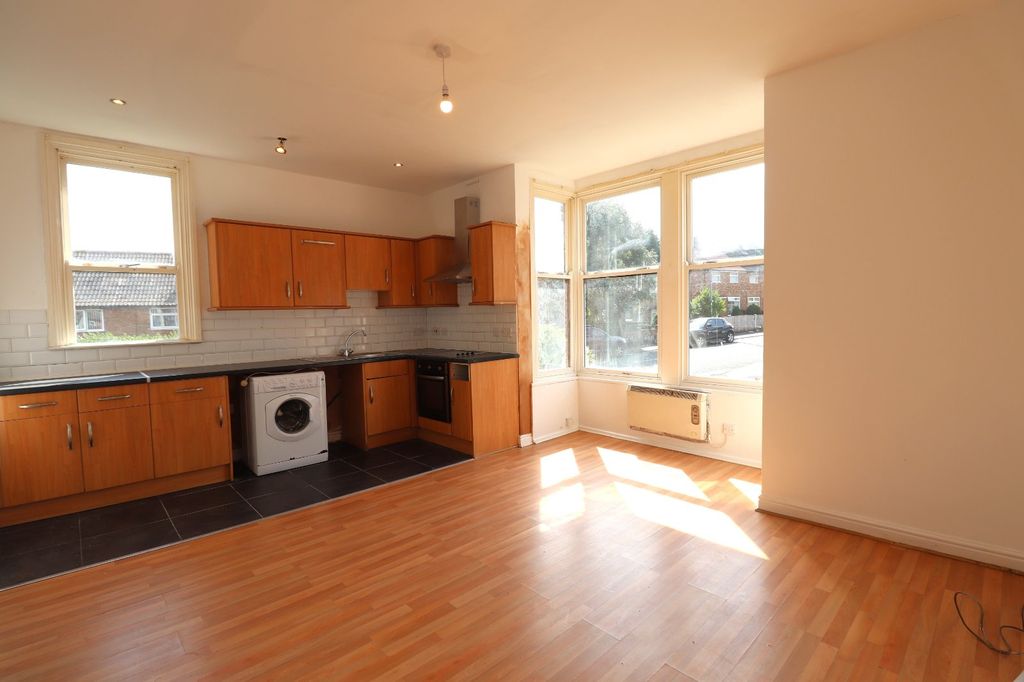 Property photo 2 of 7 Picture No. 37