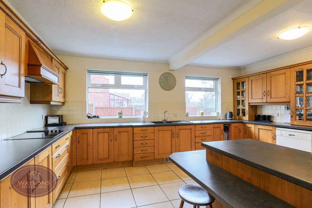 Property photo 3 of 33