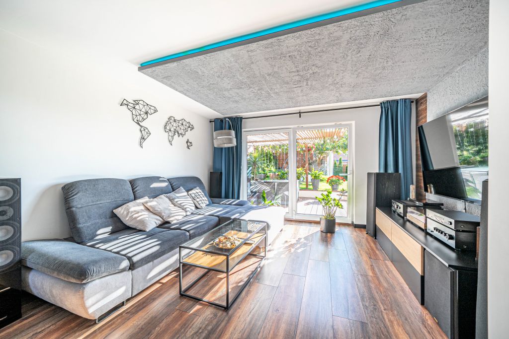 Property photo 3 of 27