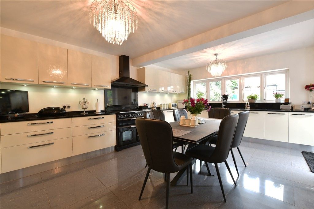 Property photo 2 of 13 Kitchen/Breakfast Room