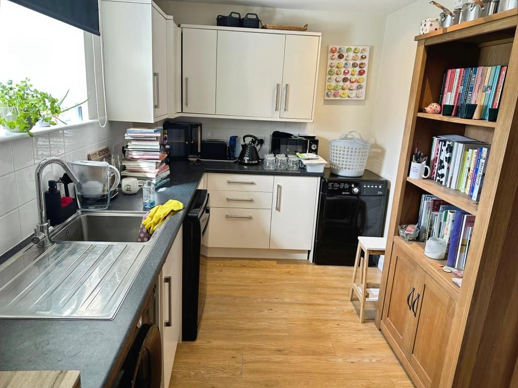 Property photo 2 of 7 Kitchen