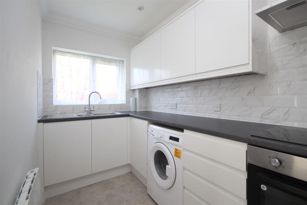 Property photo 3 of 13 Kitchen