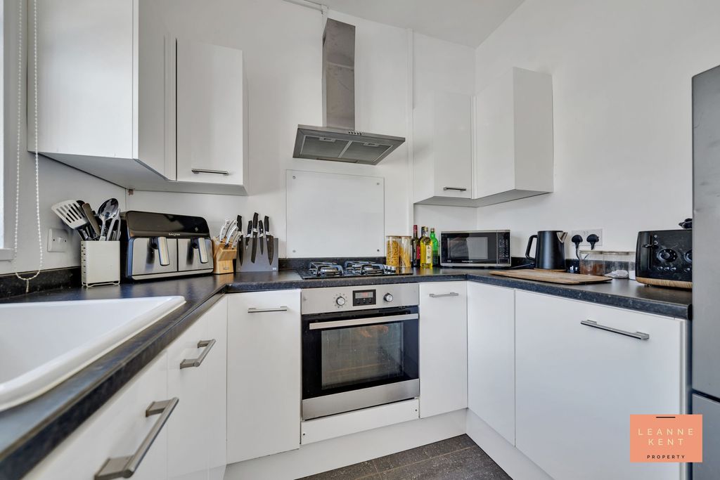 Property photo 3 of 31