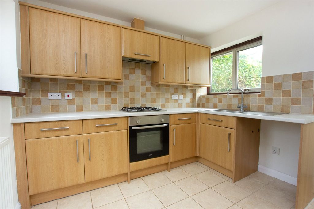 Property photo 2 of 12 Kitchen