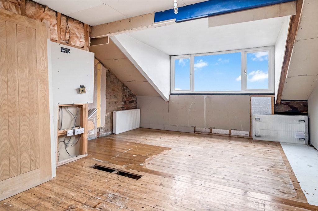 Property photo 3 of 19 Attic Room