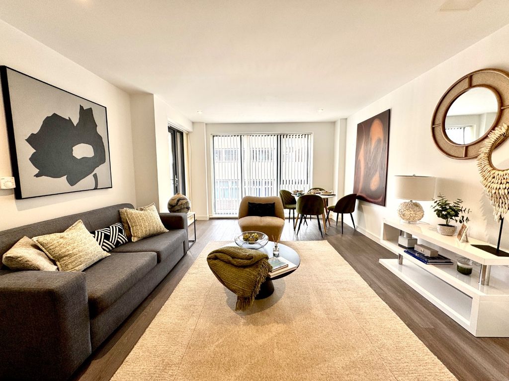Property photo 1 of 16 4565552