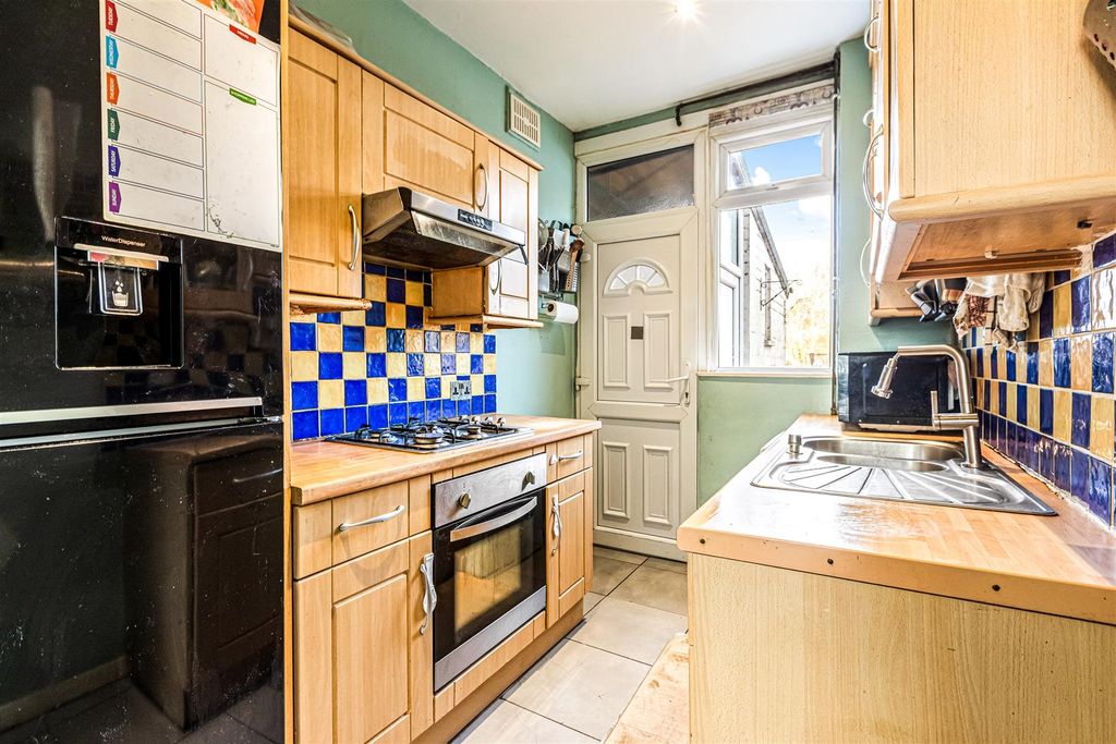 Property photo 3 of 20 Kitchen