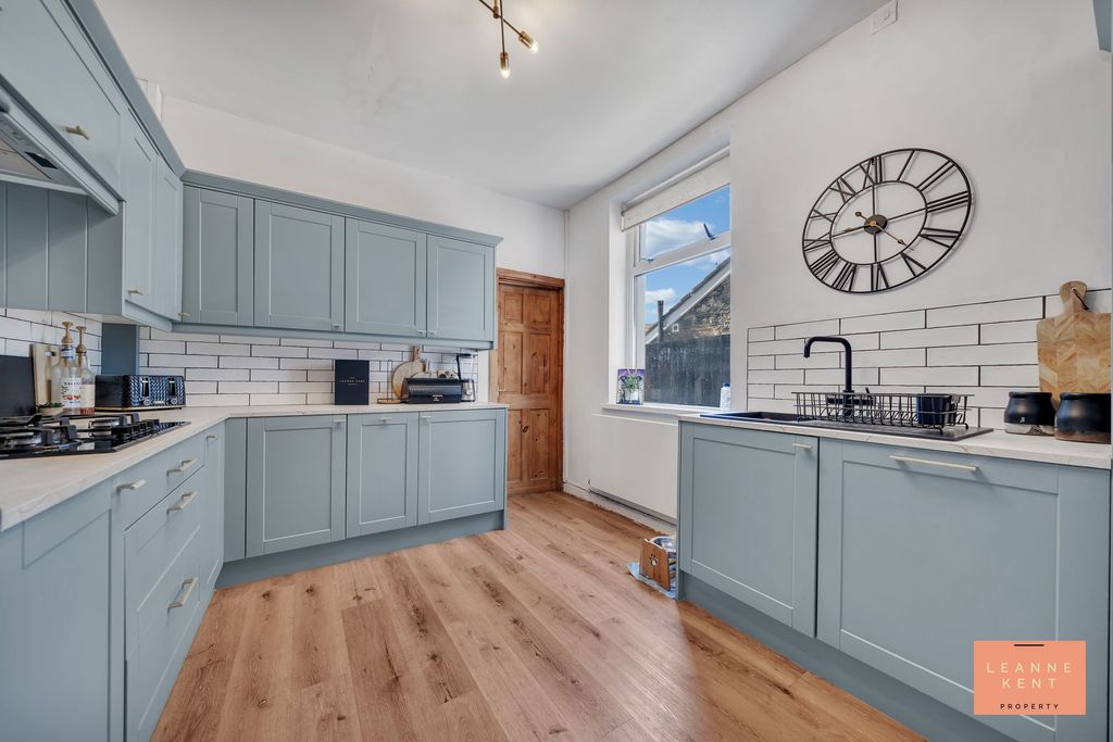 Property photo 3 of 31