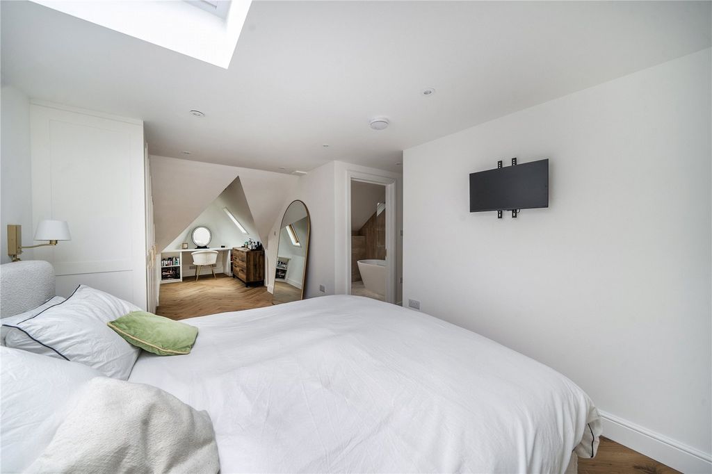 Property photo 3 of 29 Picture No. 32