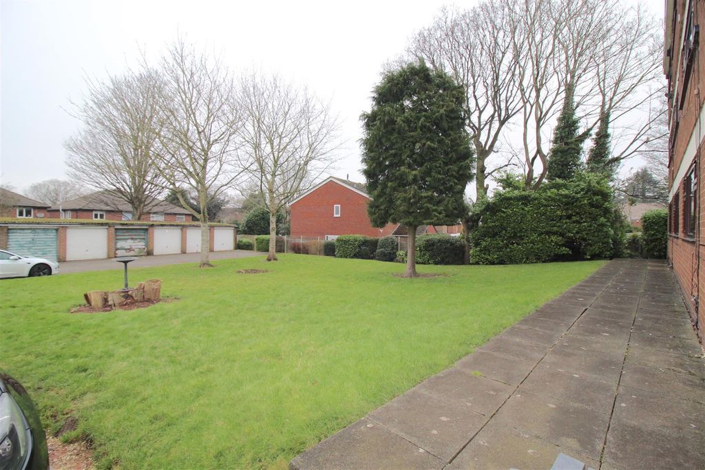 Property photo 2 of 8 Rear Communal Garden.Jpg