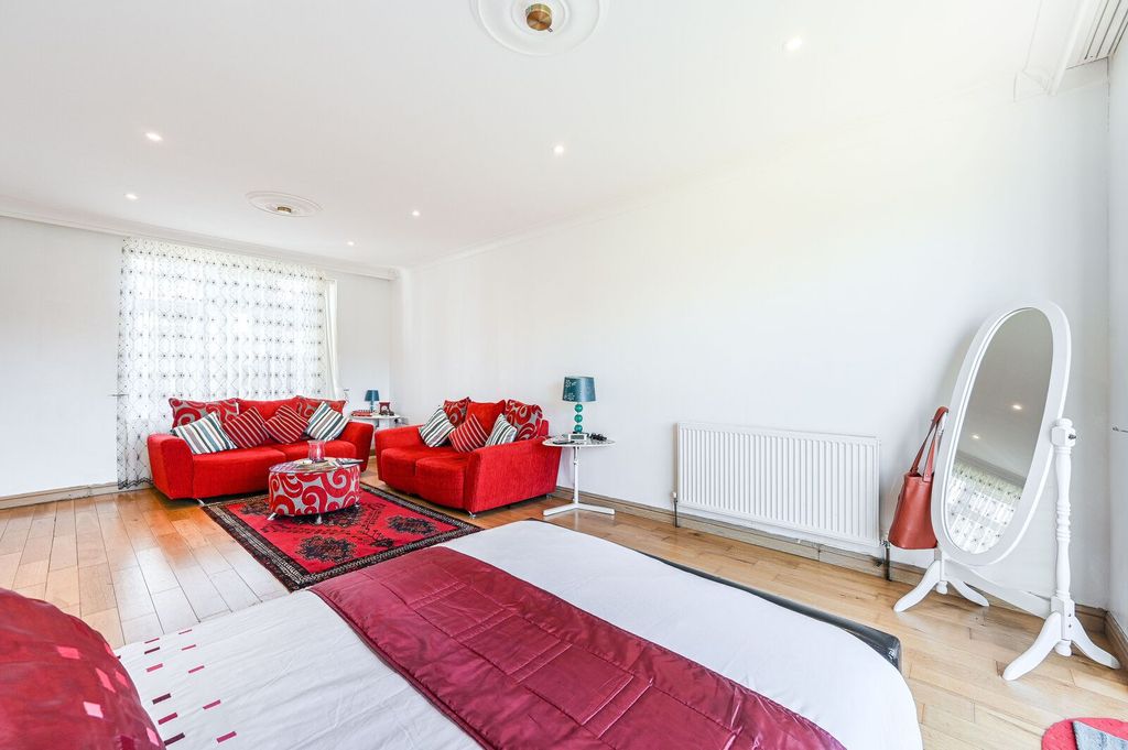 Property photo 1 of 31