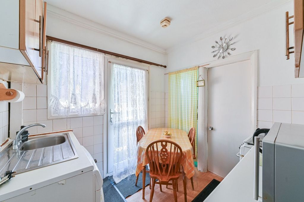 Property photo 3 of 18