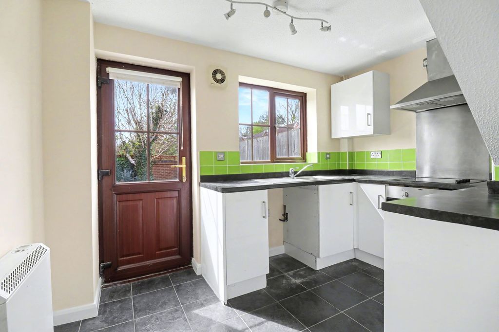 Property photo 2 of 10