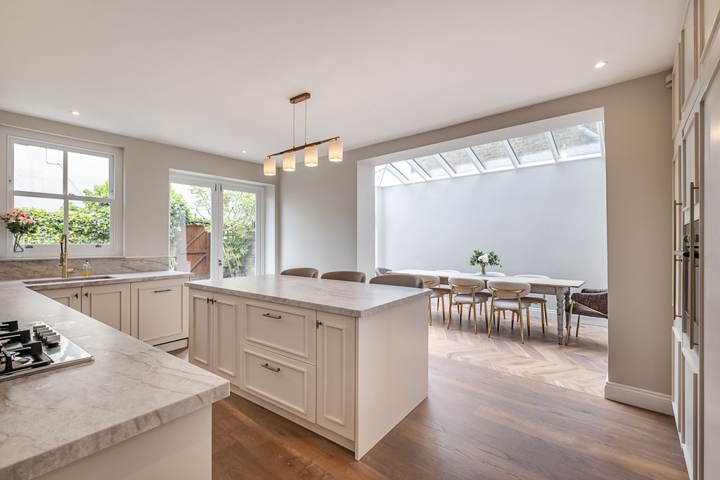 Property photo 3 of 37