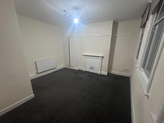 Property photo 2 of 8 Lounge