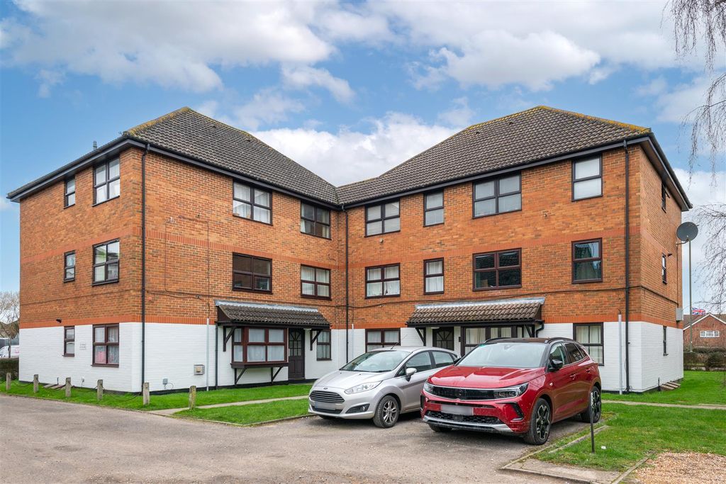 Property photo 1 of 9 11 Lumley Court Externals-2 Sky.Jpg