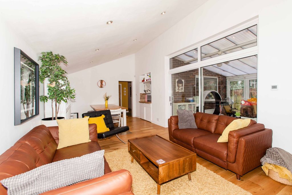 Property photo 2 of 38