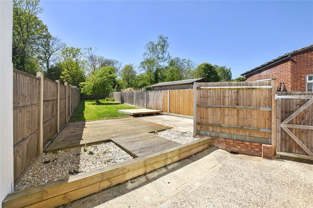 Property photo 2 of 12 Garden