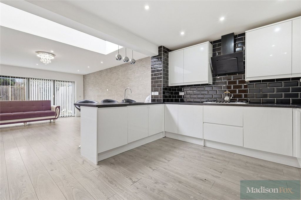 Property photo 2 of 23 Picture No. 16