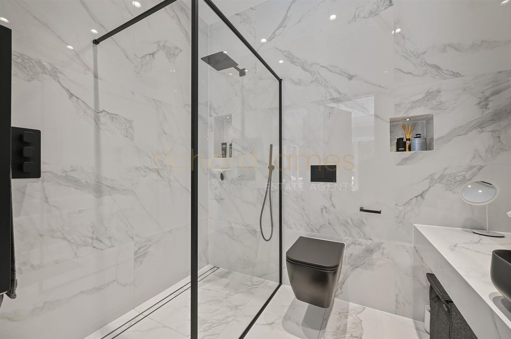 Additional image 19 of 3 bed flat to rentElizabeth Grove, Bushey Heath WD23