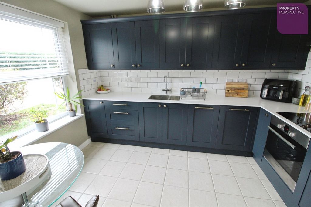 Property photo 3 of 13 Dining Kitchen