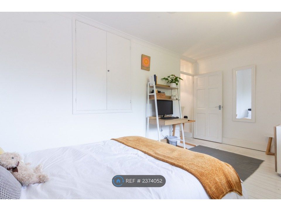 Property photo 3 of 22 Bed 2: Built In Cupboards