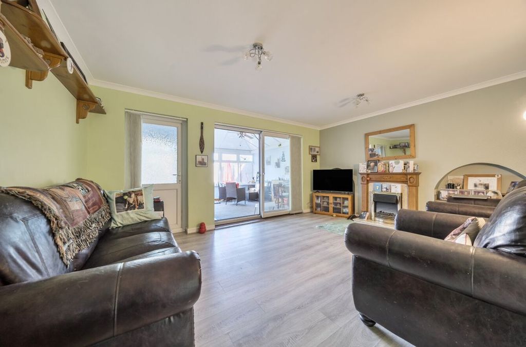 Property photo 3 of 19 1355142768d259ce7E004