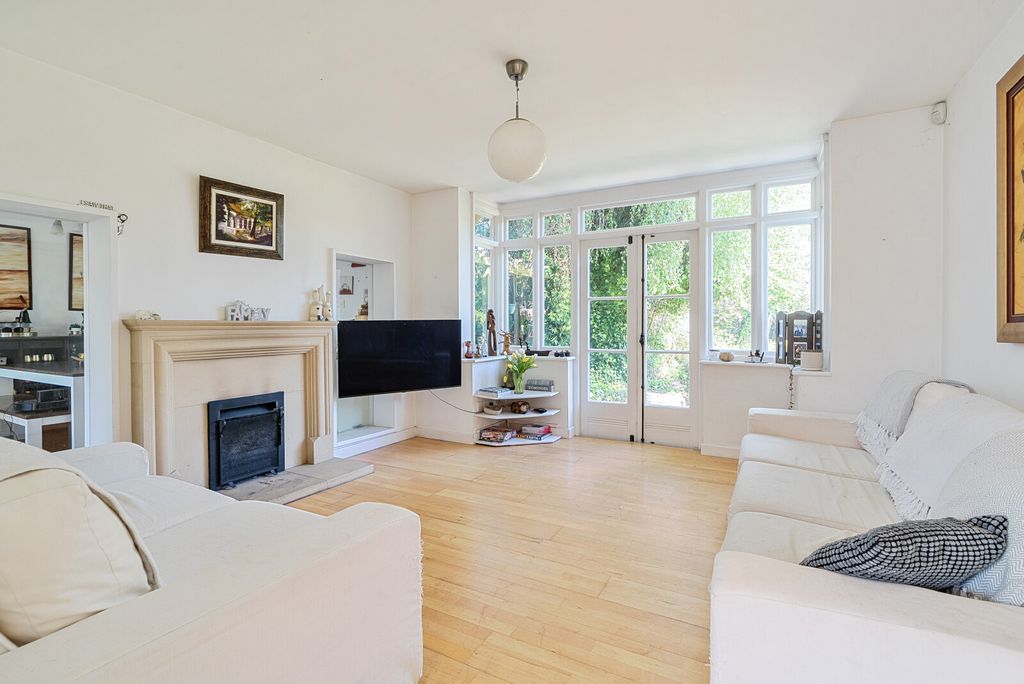 Property photo 3 of 23 10-681B42157452A-...