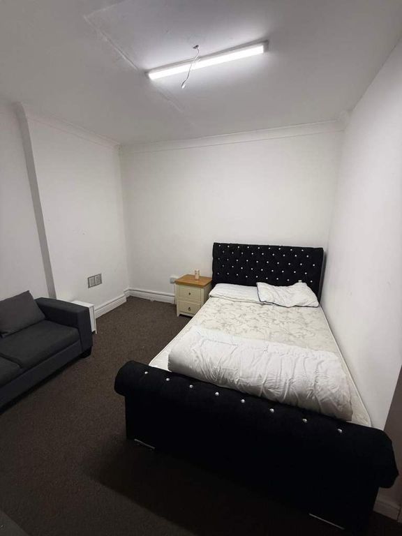 Property photo 1 of 2