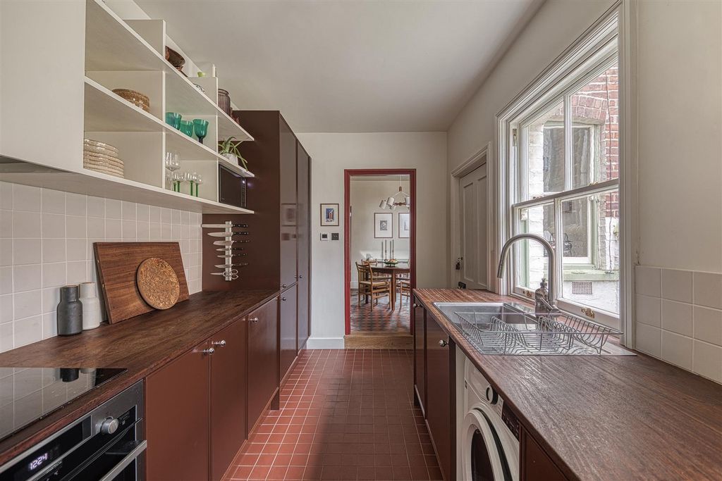 Property photo 2 of 38