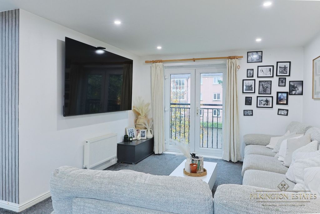 Property photo 3 of 10 4704935